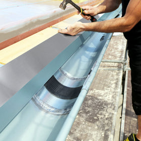Lounsweer flashing suited for garden use protects edging and planters from moisture.