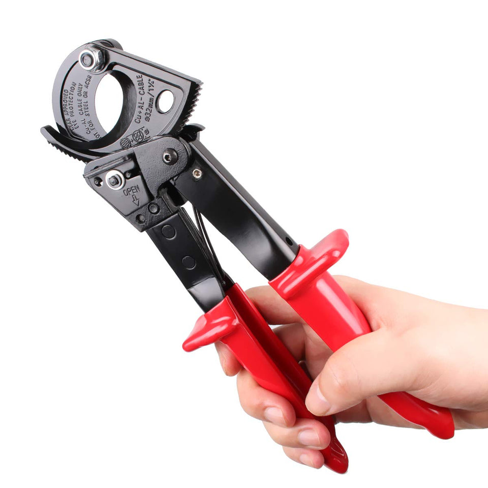 LUBAN ratchet cable cutter in use, cleanly cutting copper conductor with minimal effort.