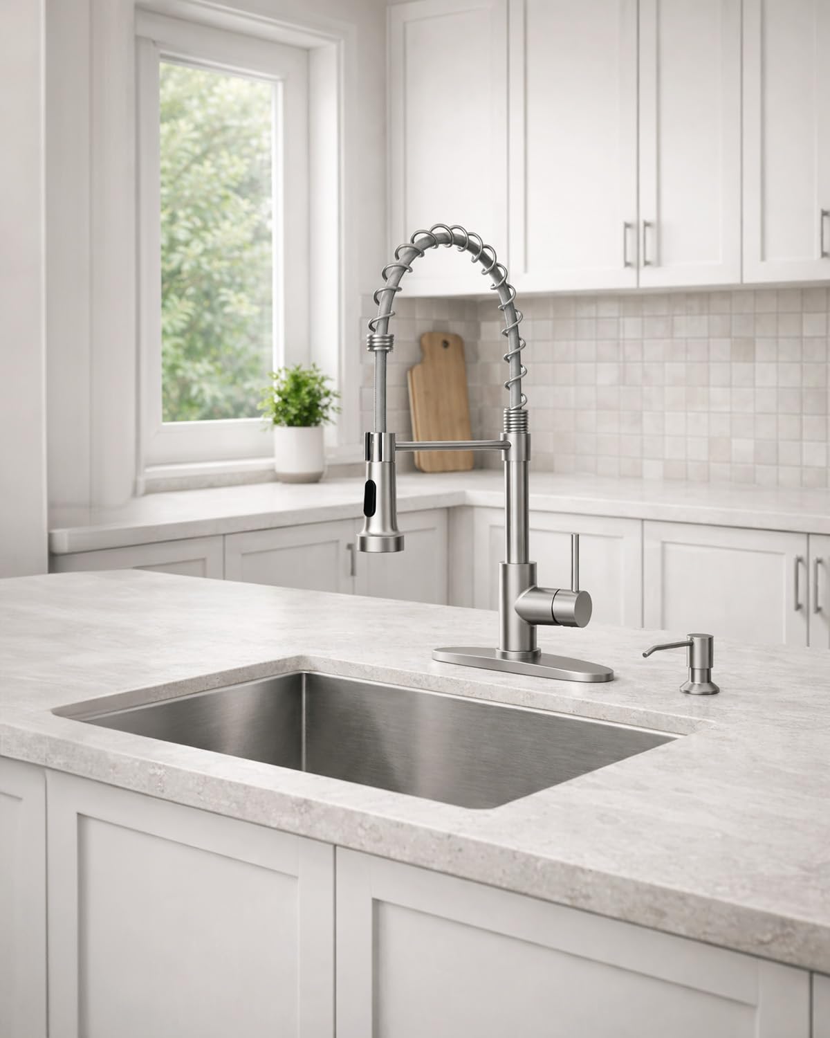 LUFEIDRA 360-degree swivel spout for versatile sink access