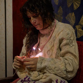 Lumos Knitting Light is lightweight and comfortable for all-day wear.