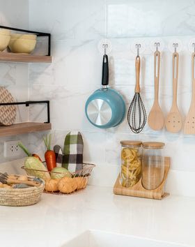 LUPYJI suction cup hooks suitable for glass windows and mirrors.