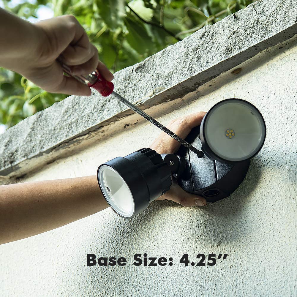 LUTEC P6221B rugged waterproof exterior built to endure weather.