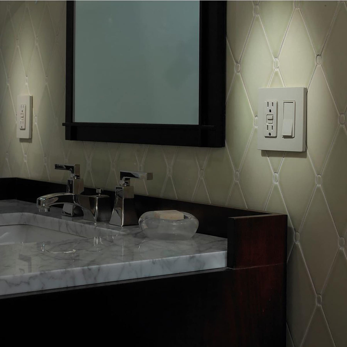 Lutron Claro wallplate snapped on installation demonstrating quick setup.