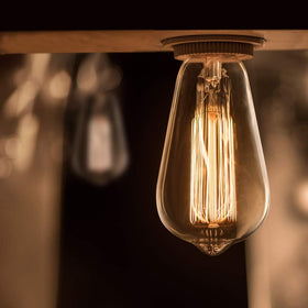 LUXON vintage filament bulb in dimmed mode highlighting filament detail