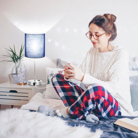 Lynnoland included 800-lumen daylight bulbs deliver crisp illumination.
