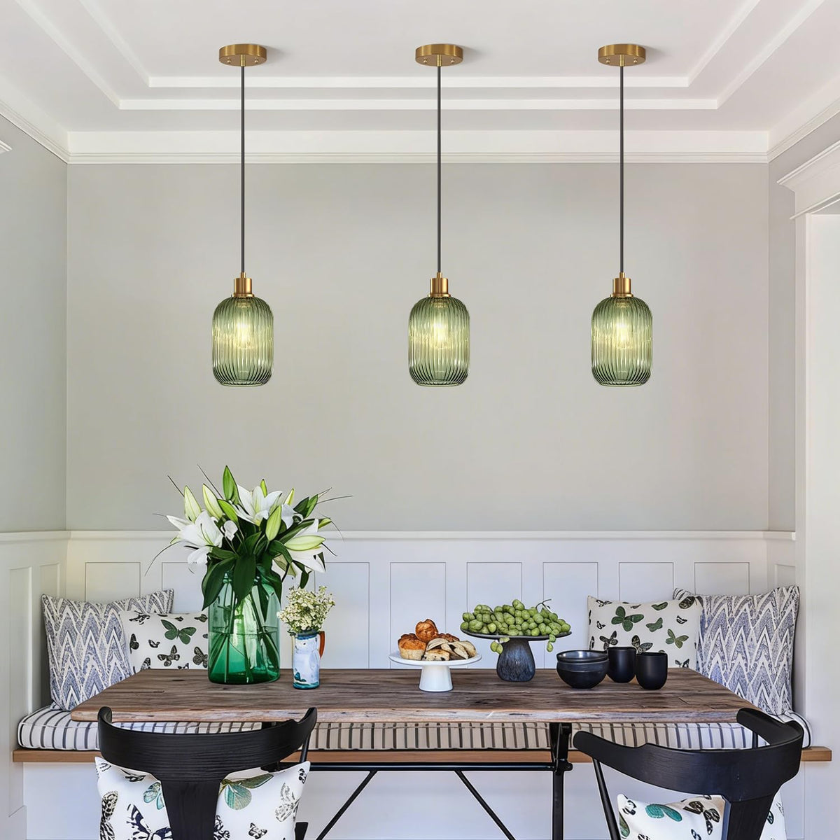 Lynnoland hand-blown glass shade with 6 inch diameter design