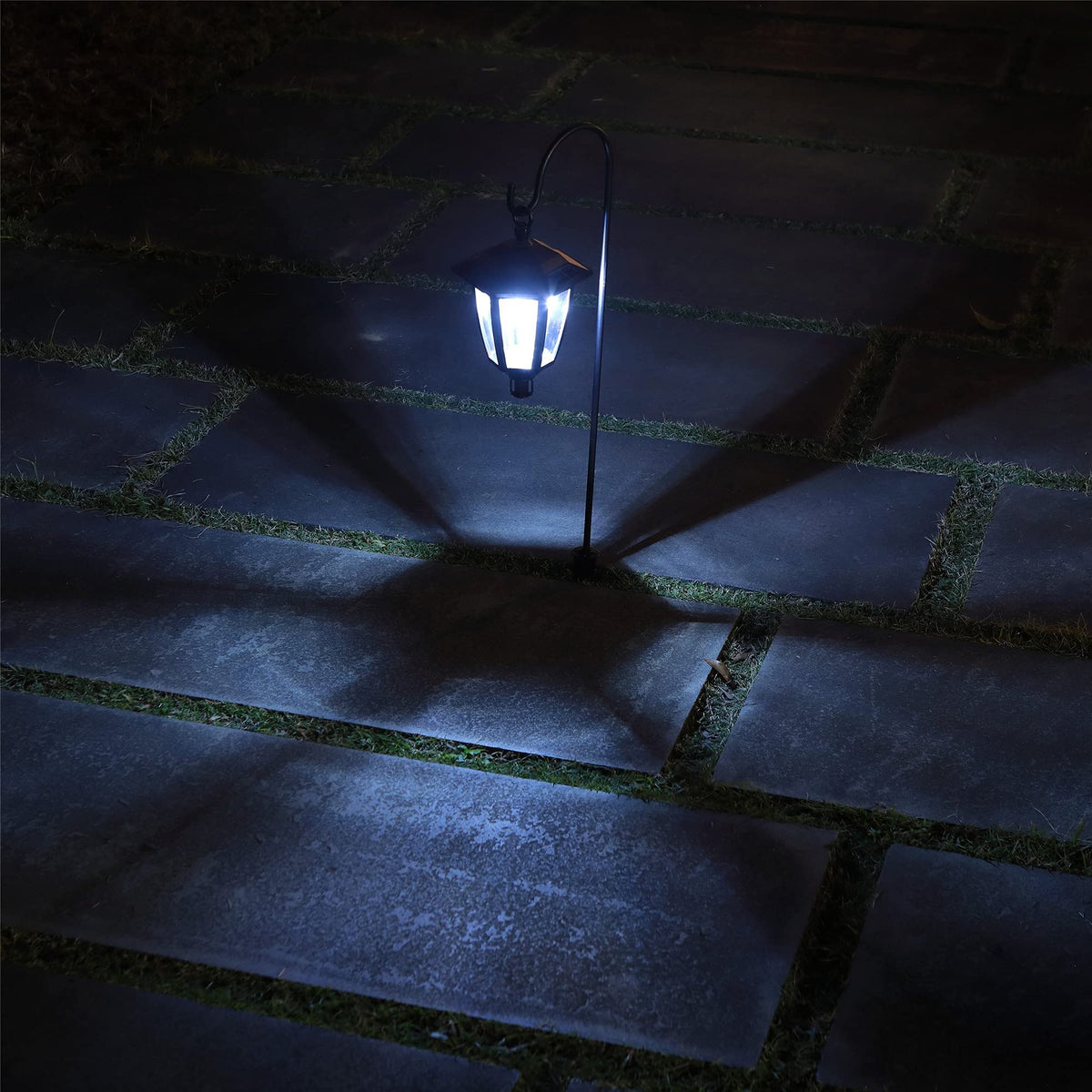 MAGGIFT white LED lantern emits bright, energy-saving illumination