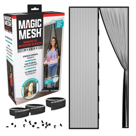 Magic Mesh Deluxe magnetic closure screen in use, hands-free entry for busy households.