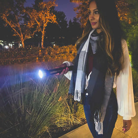 MagLite ML300L adjustable beam head demonstrates spot-to-flood control for versatile tasks.