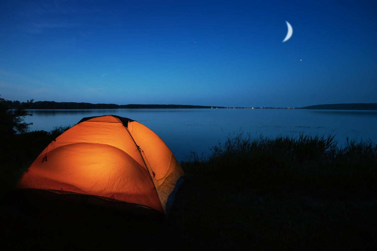 Water-resistant MagLite ML300L designed to withstand wet conditions.