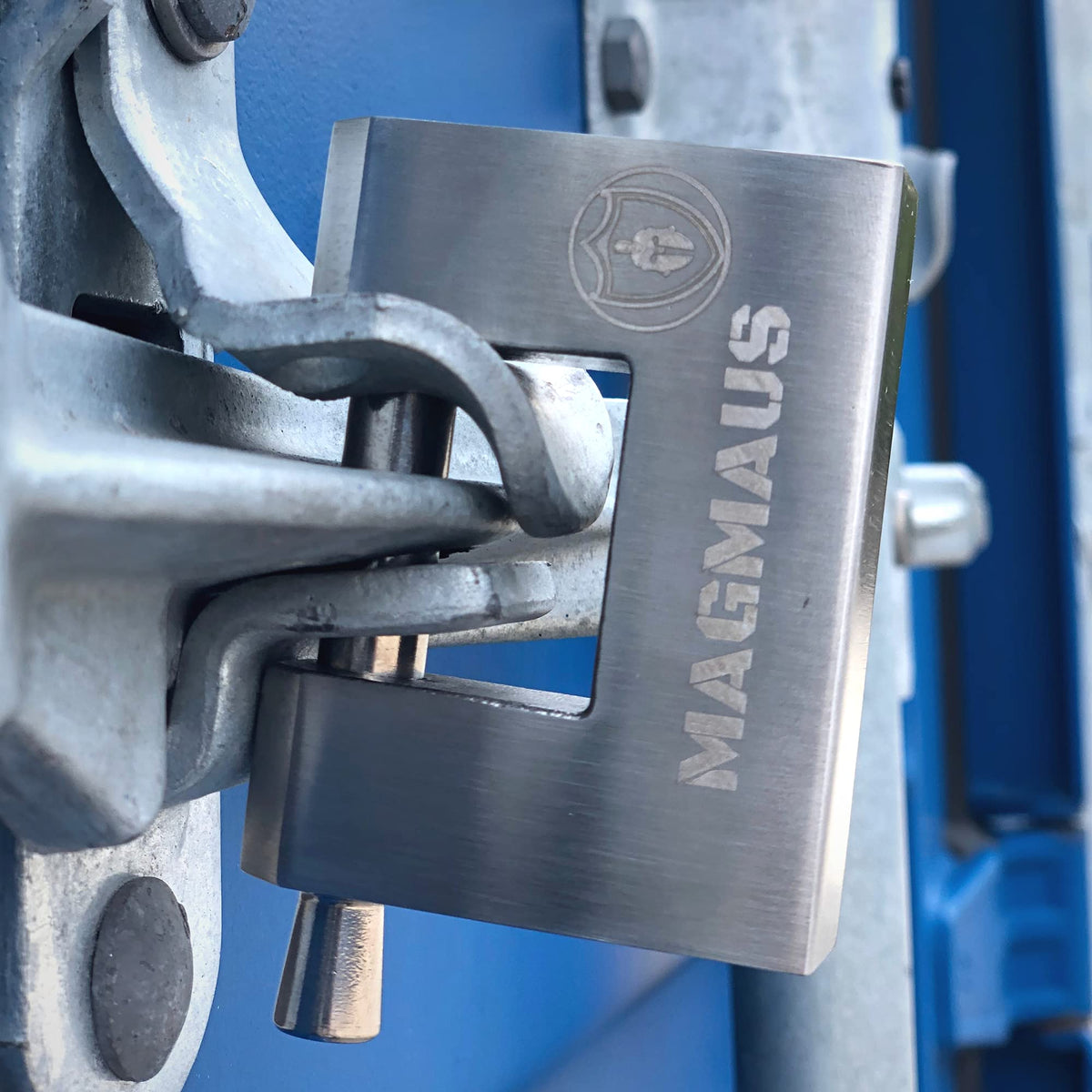 Magmaus RTL70 heavy-duty material emphasizing high-strength stainless steel build