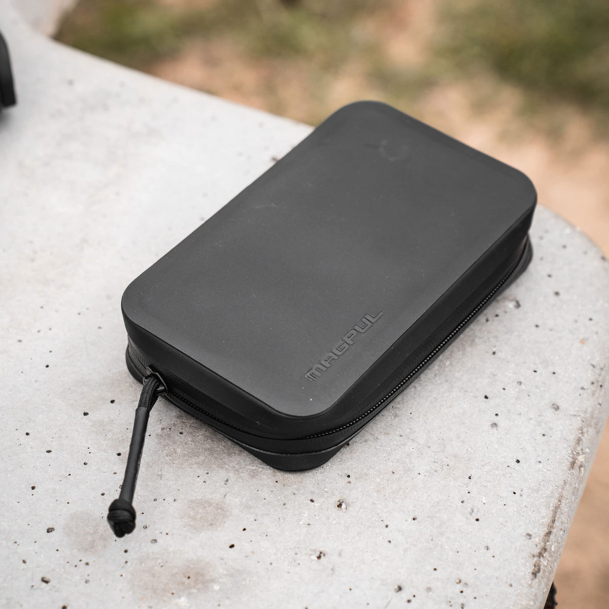 Magpul DAKA dimensions 4.5 x 7.5 x 1.75 inches fit compact spaces.