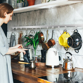 MAGXCENE heavy-duty hook on grill setup demonstrates strong grip for utensils.