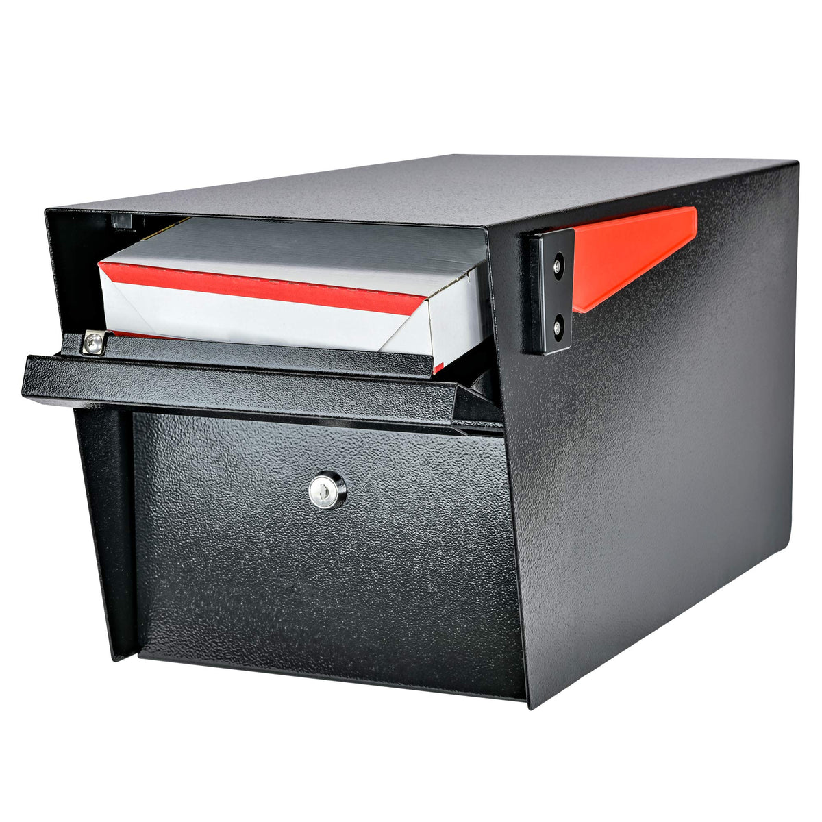 Mail Boss 7506 anti-pry latch in action prevents leveraged entry