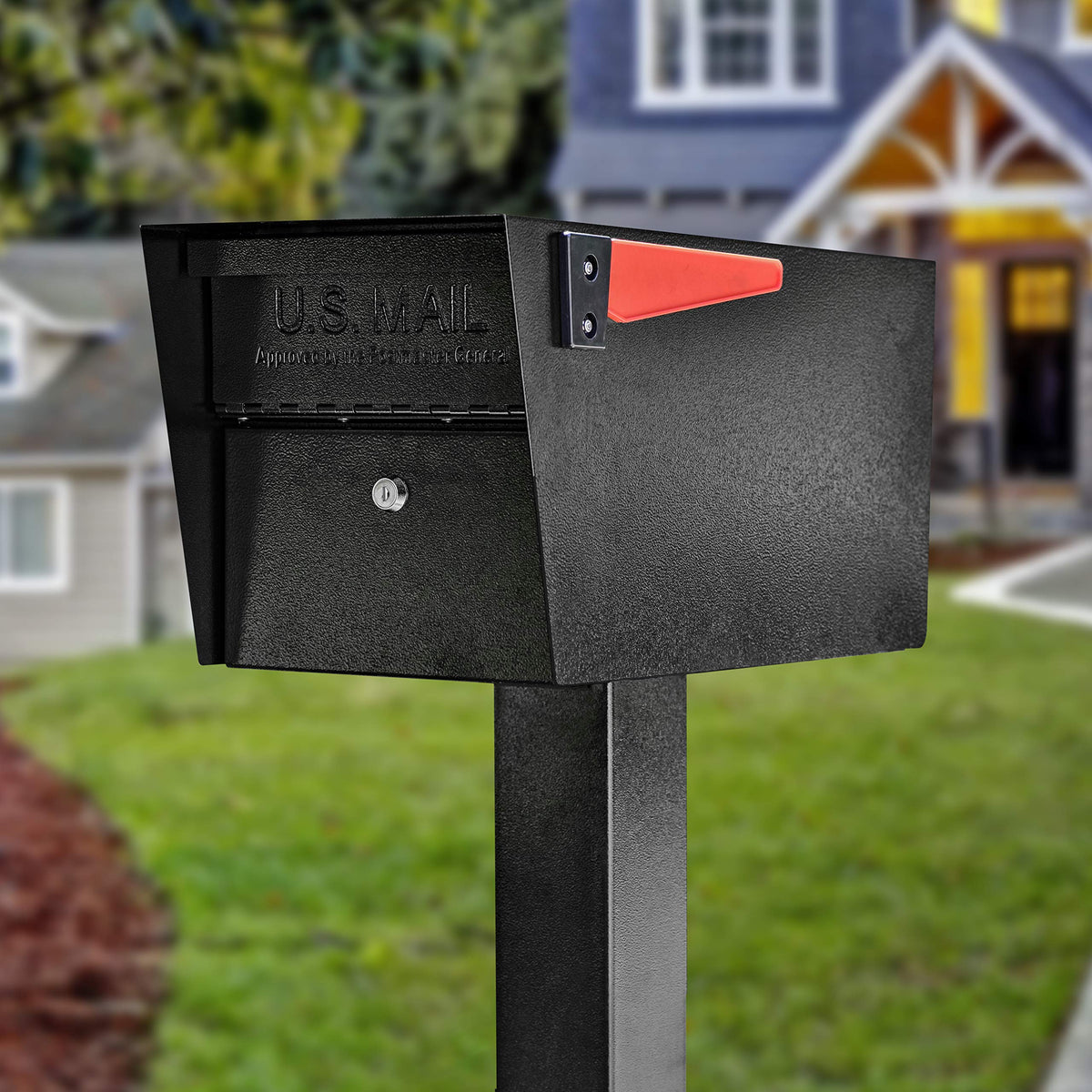 Mail Boss 7506 locking mechanism close-up showing anti-pry design