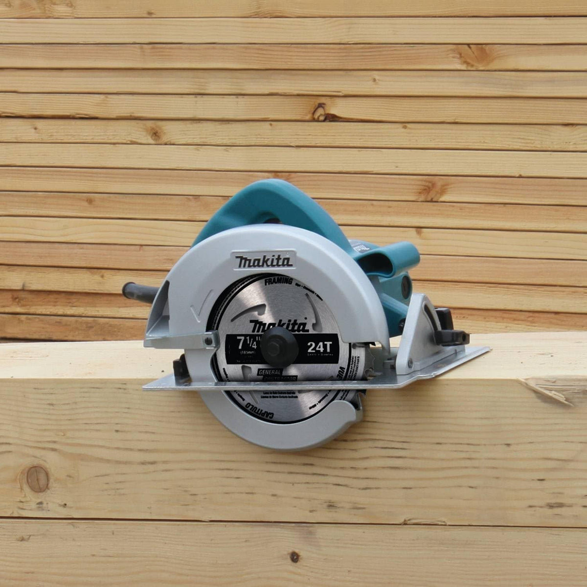 Makita 5007F built-in dust blower keeps line of cut clear.