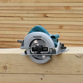 Makita 5007F built-in dust blower keeps line of cut clear.