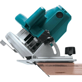 Makita 5007F flat motor housing aiding blade changes and stability.