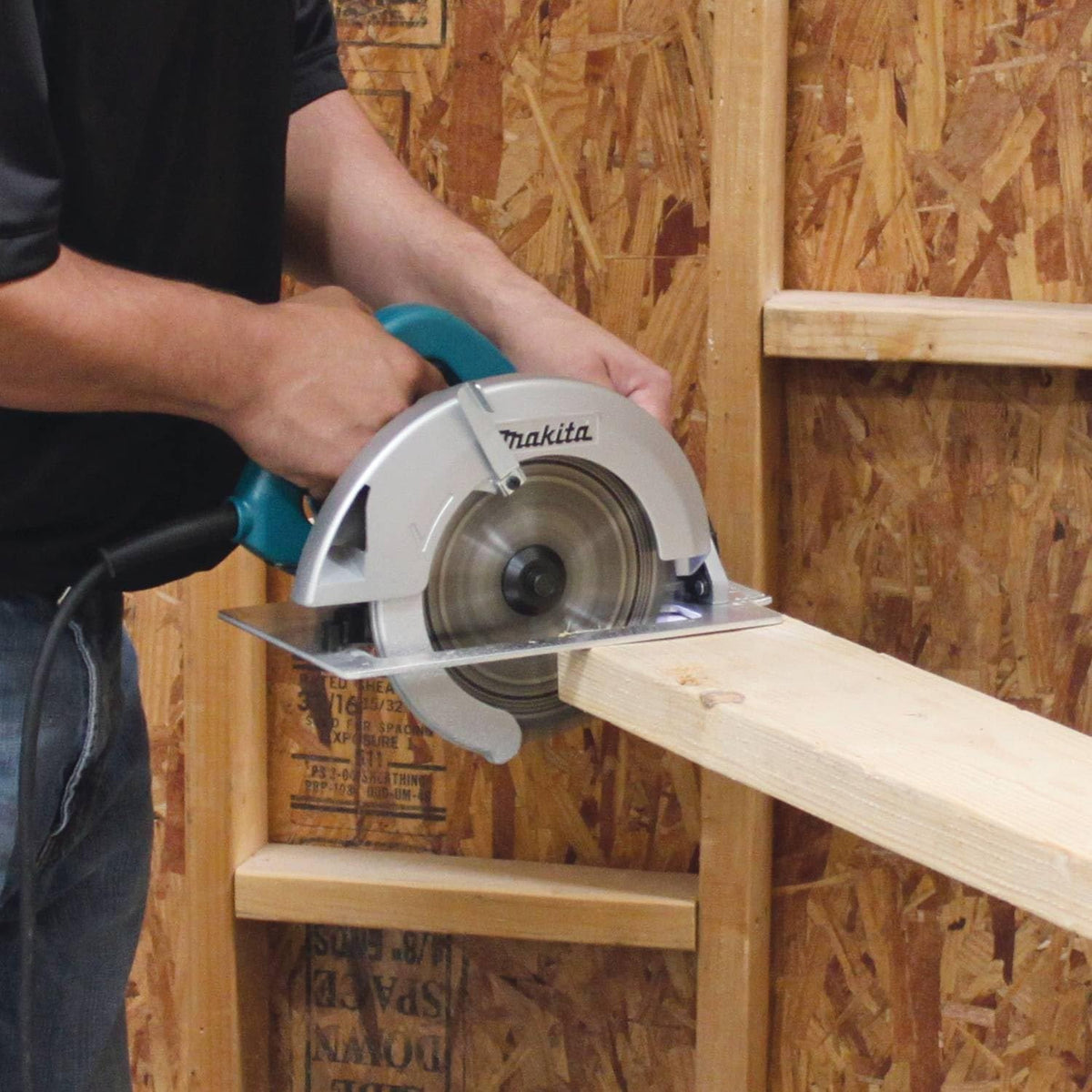 Makita 5007F rugged framing use on site for framing applications.