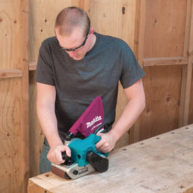 Makita 9403 nose enables flush sanding to walls
