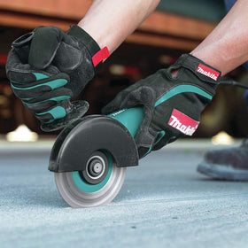 Makita 9557NB gear housing close-up highlights dust-sealing labyrinth construction.