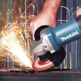 Paddle switch design of Makita 9557PBX1 for comfortable, extended use.