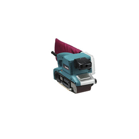 Makita 9903 dust collection system helps keep workspace cleaner.