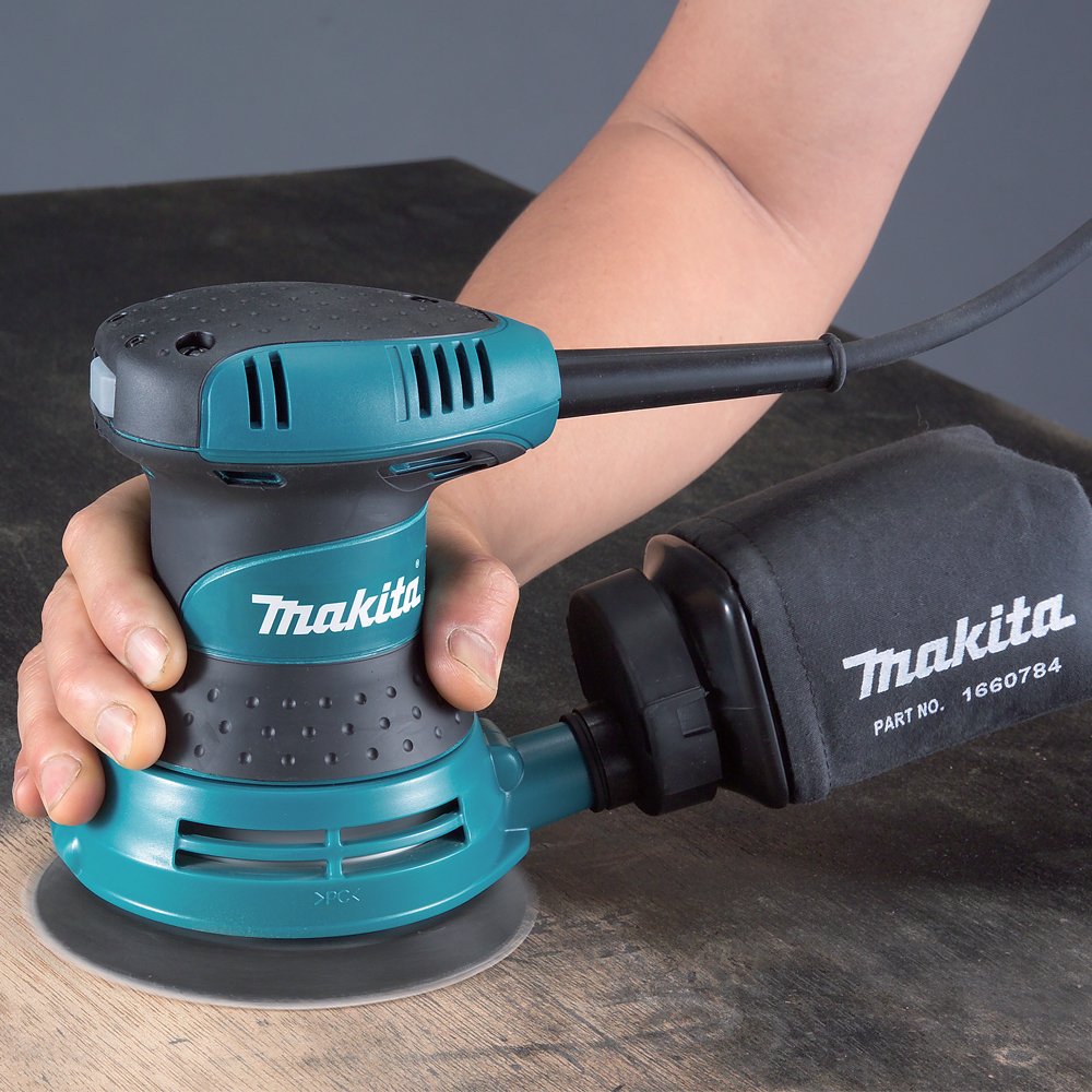 Makita BO5030K dust-collection system in action for a cleaner workspace