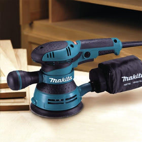 Pad control system reduces gouging at start with Makita BO5041K.