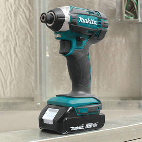 Makita CT225SYX compact impact-driver for tight-space work.
