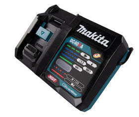 Makita DC40RA LED indicators provide charge status at a glance