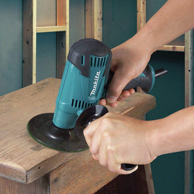 Makita GV5010 sander balance enhances precision during detailed work