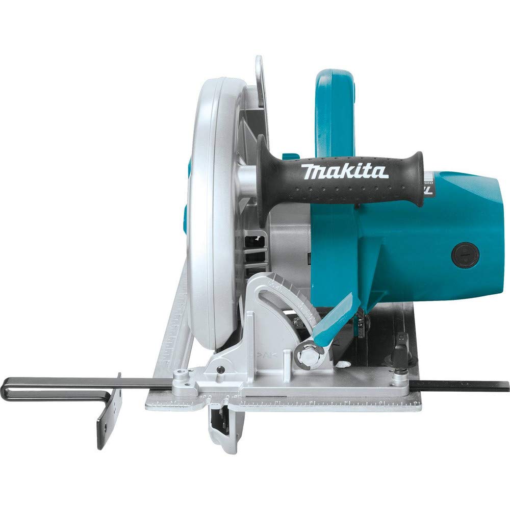 Makita HS0600 demonstrates 45-degree bevel capacity for bevel cuts