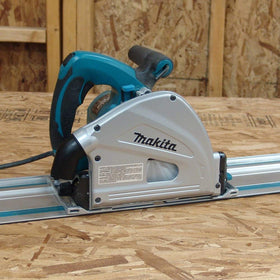 Makita SP6000J 12-amp motor powers smooth, consistent cuts.