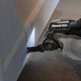 Makita XMT04ZB AVT reduces vibration for smoother work.