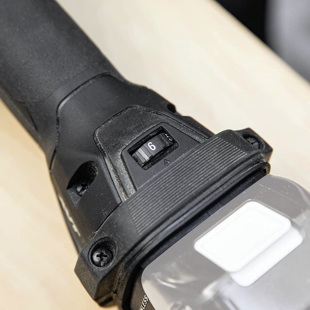 Makita XMT04ZB StarlockMax system enables fast accessory changes.