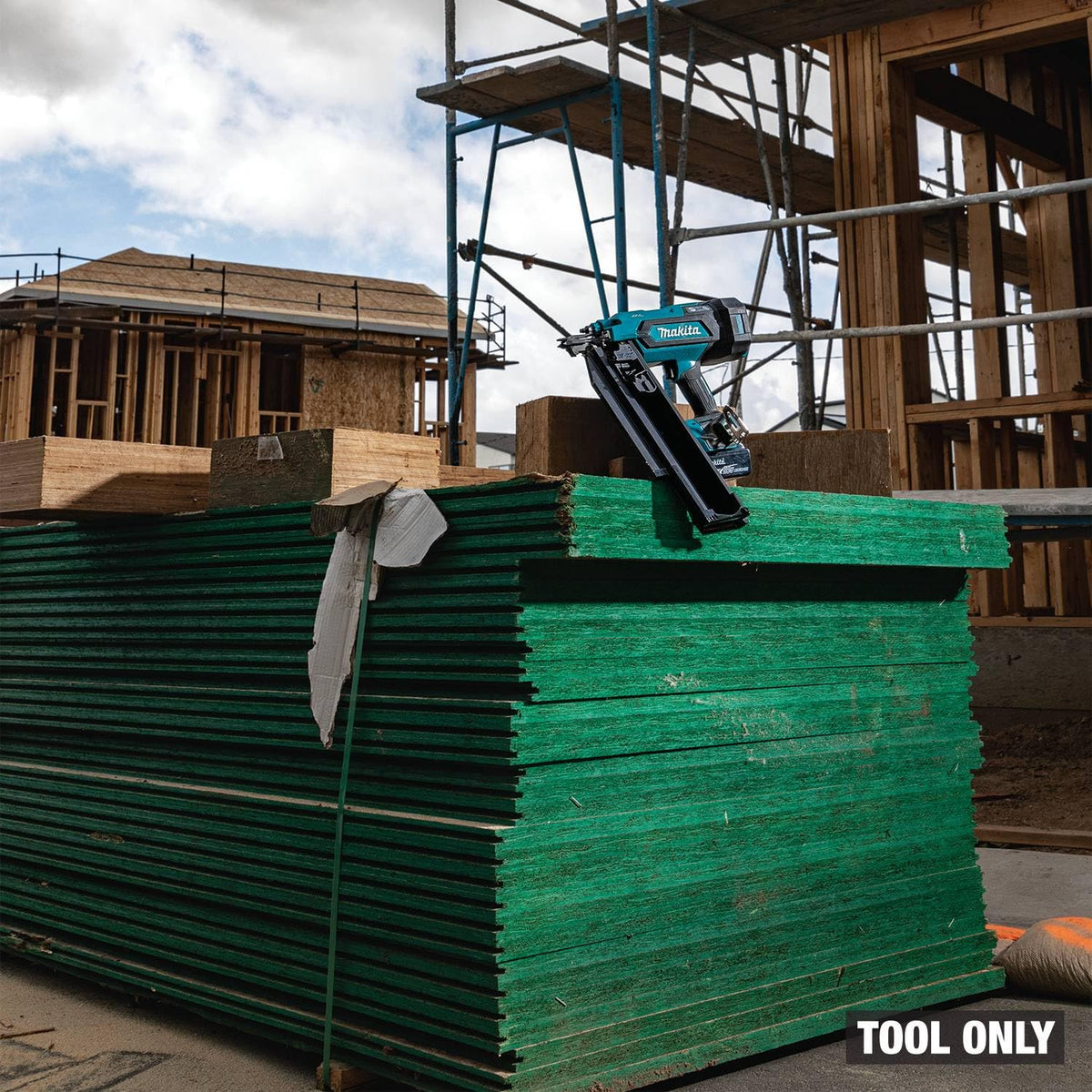Makita XNB03Z rear lock-and-load magazine holds 41 nails for fewer reloads