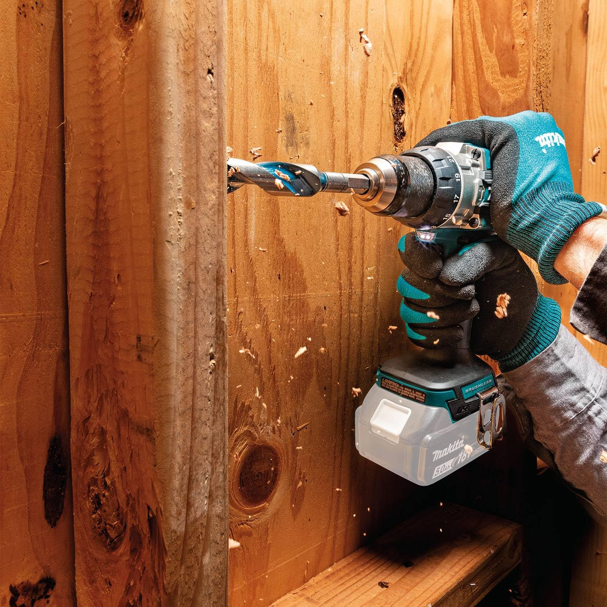 Makita XPH16Z compatible with 18V LXT batteries and Star Protection.