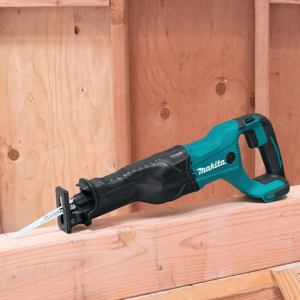 Makita XRJ04Z compatible with 18V LXT batteries for flexibility