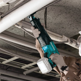 Makita XRJ05Z LED work light illuminates the cut line