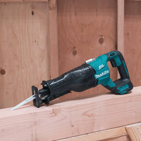 Makita XRJ05Z tool-less blade change for quick swaps
