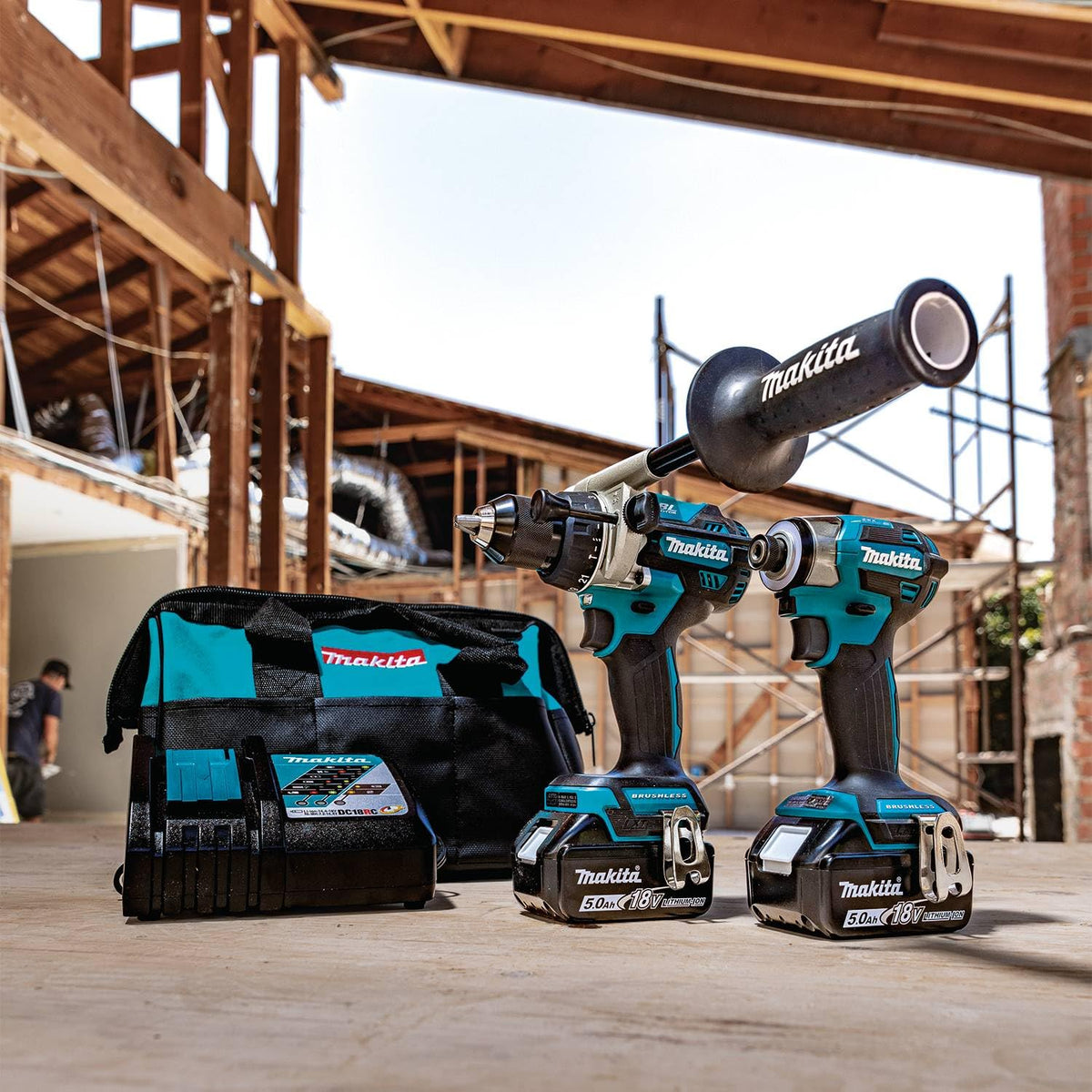 Makita XT297T XPT durability protects tool in dusty, wet job sites.