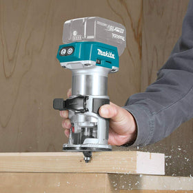Makita XTR01Z dust nozzle compatibility improves dust extraction when connected to vacuums.