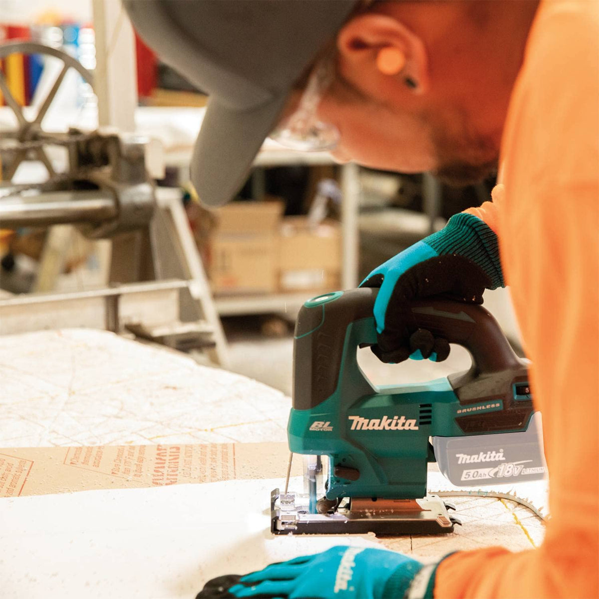 Makita XVJ04Z bevel base 0-45 degrees for beveled cuts