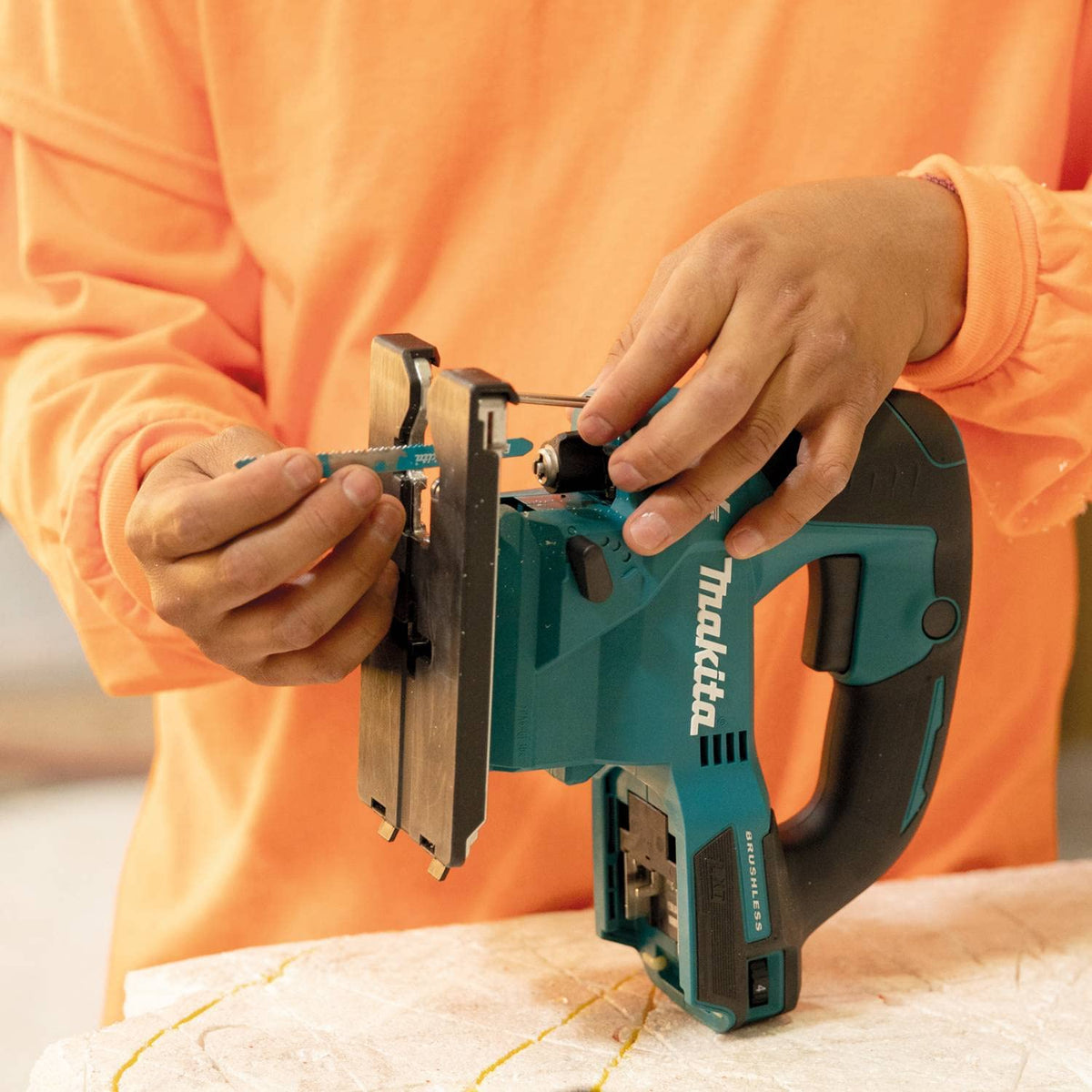 Makita XVJ04Z LED work light illuminates the cut area