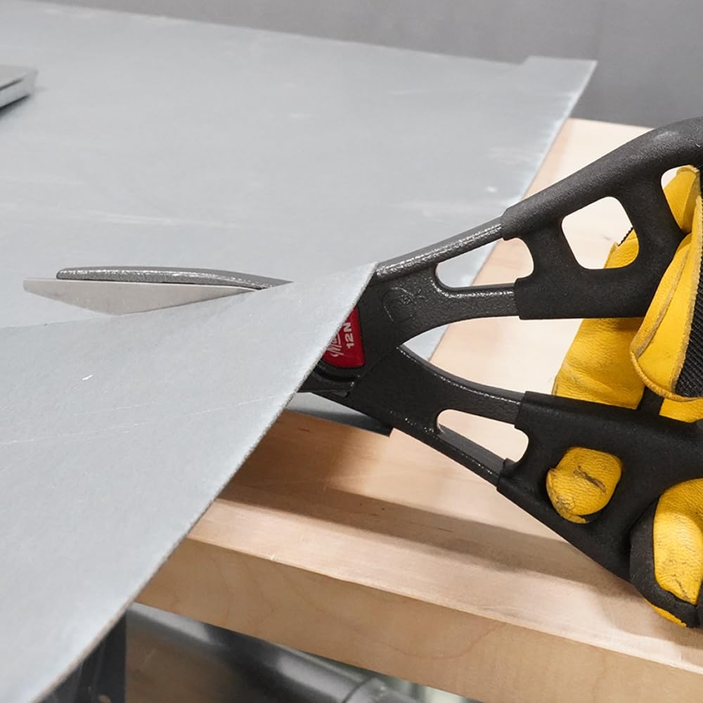 Malco MC12NG beveled blade edge delivers smooth, precise shearing.