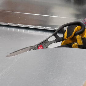 Malco MC12NG sleek head design improves maneuverability in tight areas.