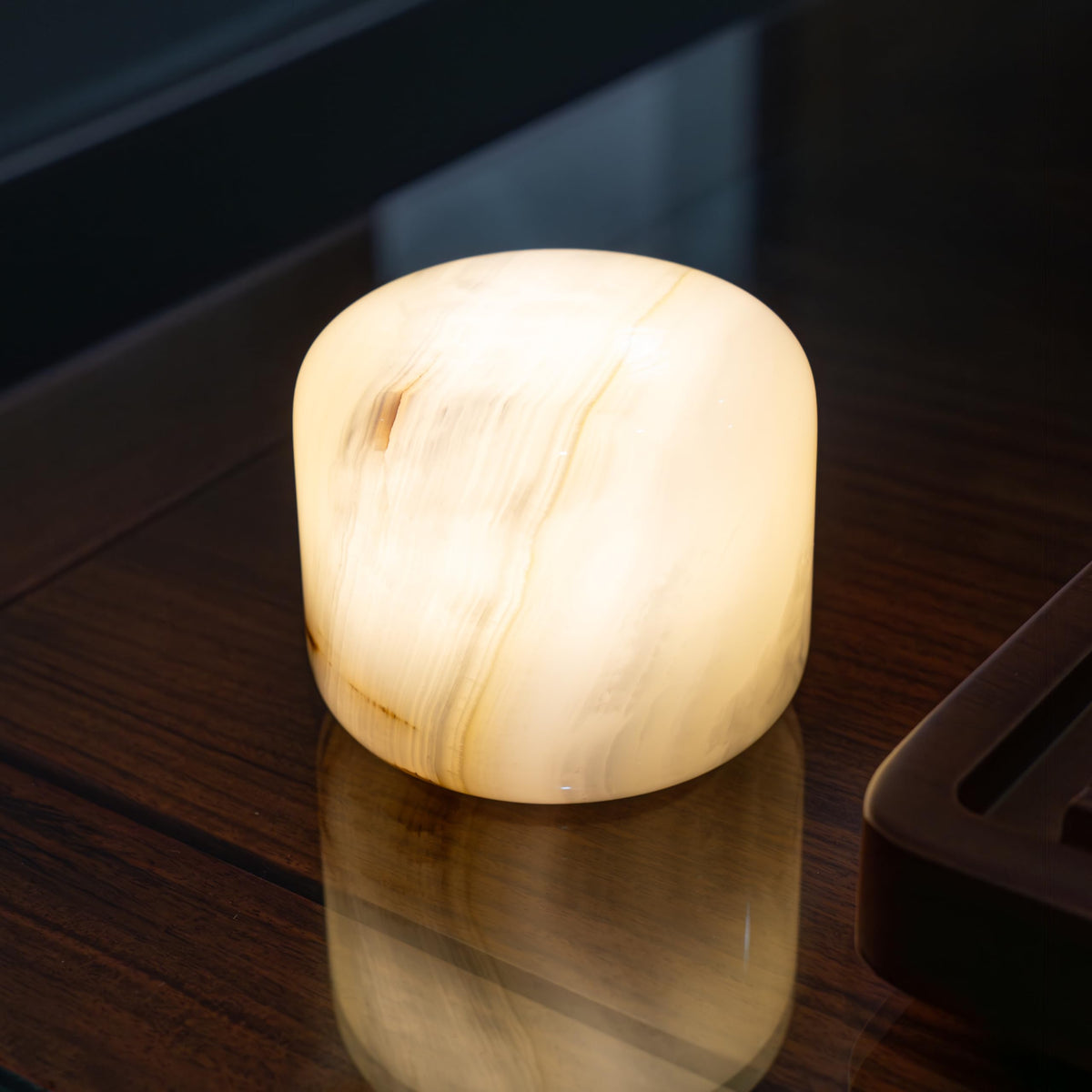 Marmor ambient LED glow for a warm, relaxing bedroom atmosphere.