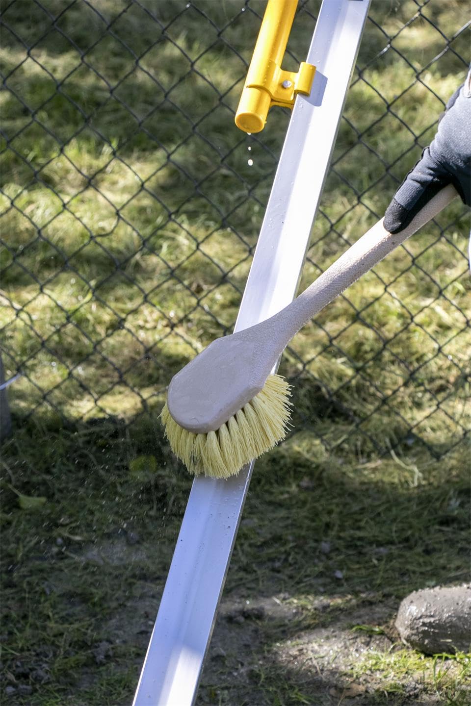 Mortar cleaning on bricks using Marshalltown acid brush 6524