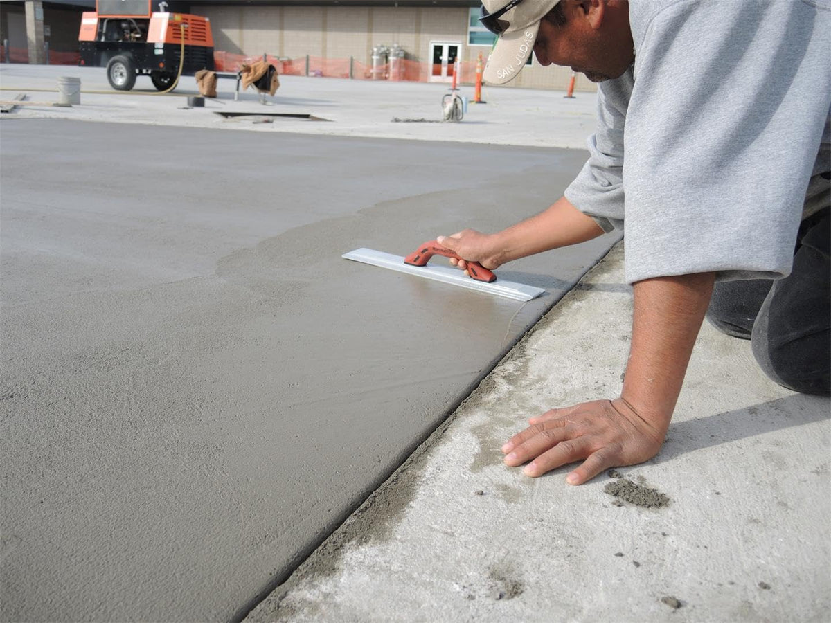 Ergonomically balanced float enhances control during concrete finishing tasks.